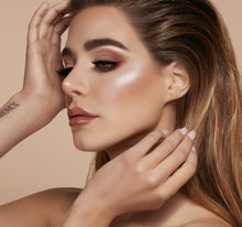 Load image into Gallery viewer, ACCENT LIGHT HIGHLIGHTER PALETTE - THE FLASH